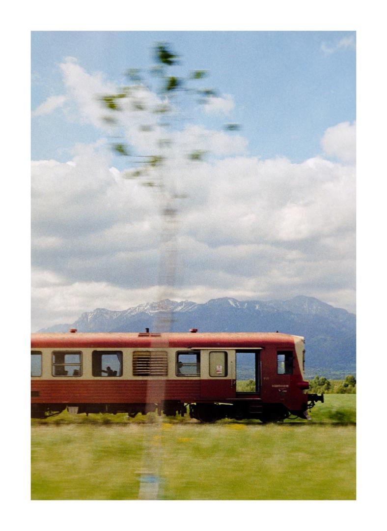 full speed / Olympus Pen FT, 38mm 1.8, Kodak Gold 200, shot on OLYMPUS PEN FT