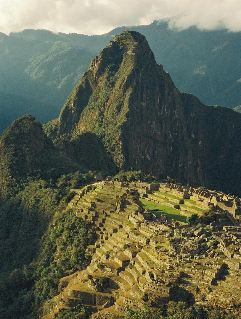 first time shooting 120 - Machu Picchu | Mamiya 645 1000s | cinestill 400D, shot on MAMIYA 645 1000S