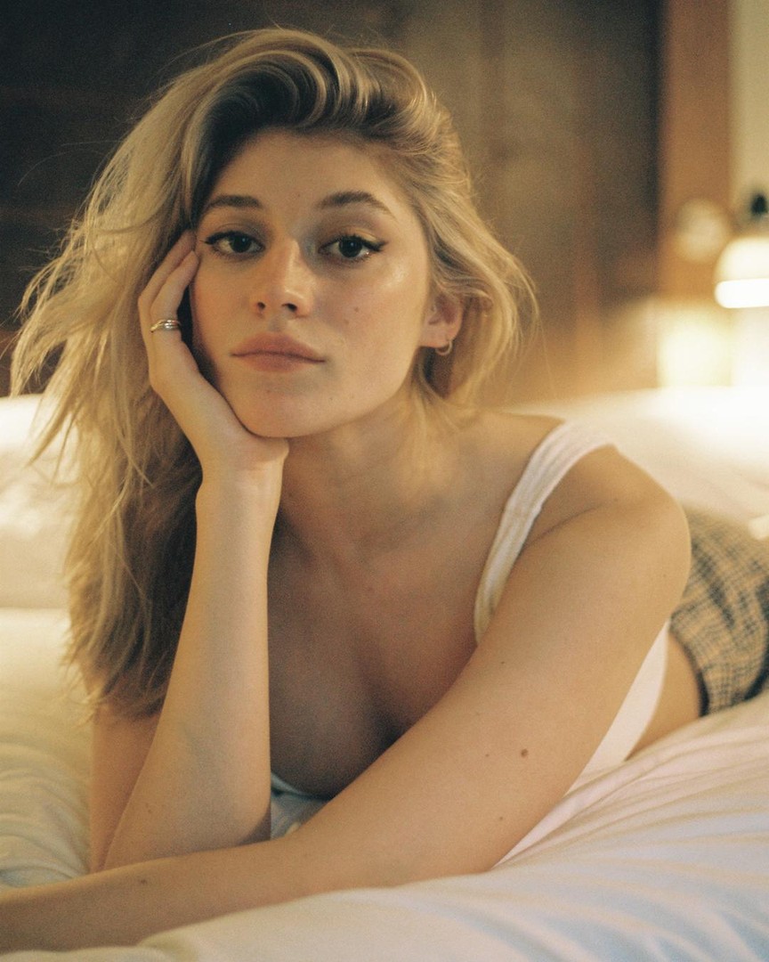 Imogen [Canon AE-1, Portra 400], tagged bed