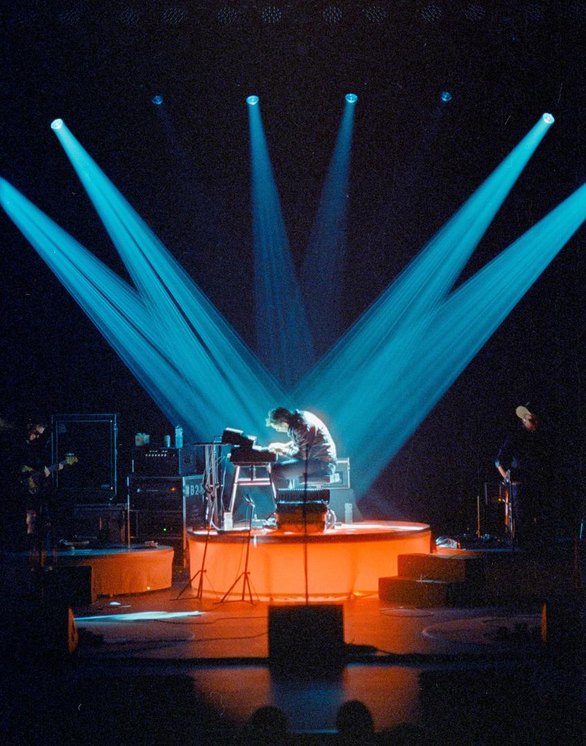 solo (Canon F1, Canon FD 85mm f/1.2L, Cinestill 800T), shot on CANON F-1