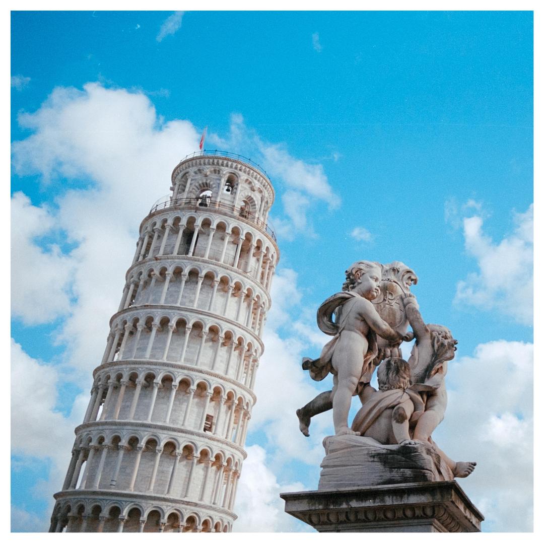 Leaning tower /// Minolta a9, 35-70 f4, Porta 400, shot on MINOLTA DYNAX 9