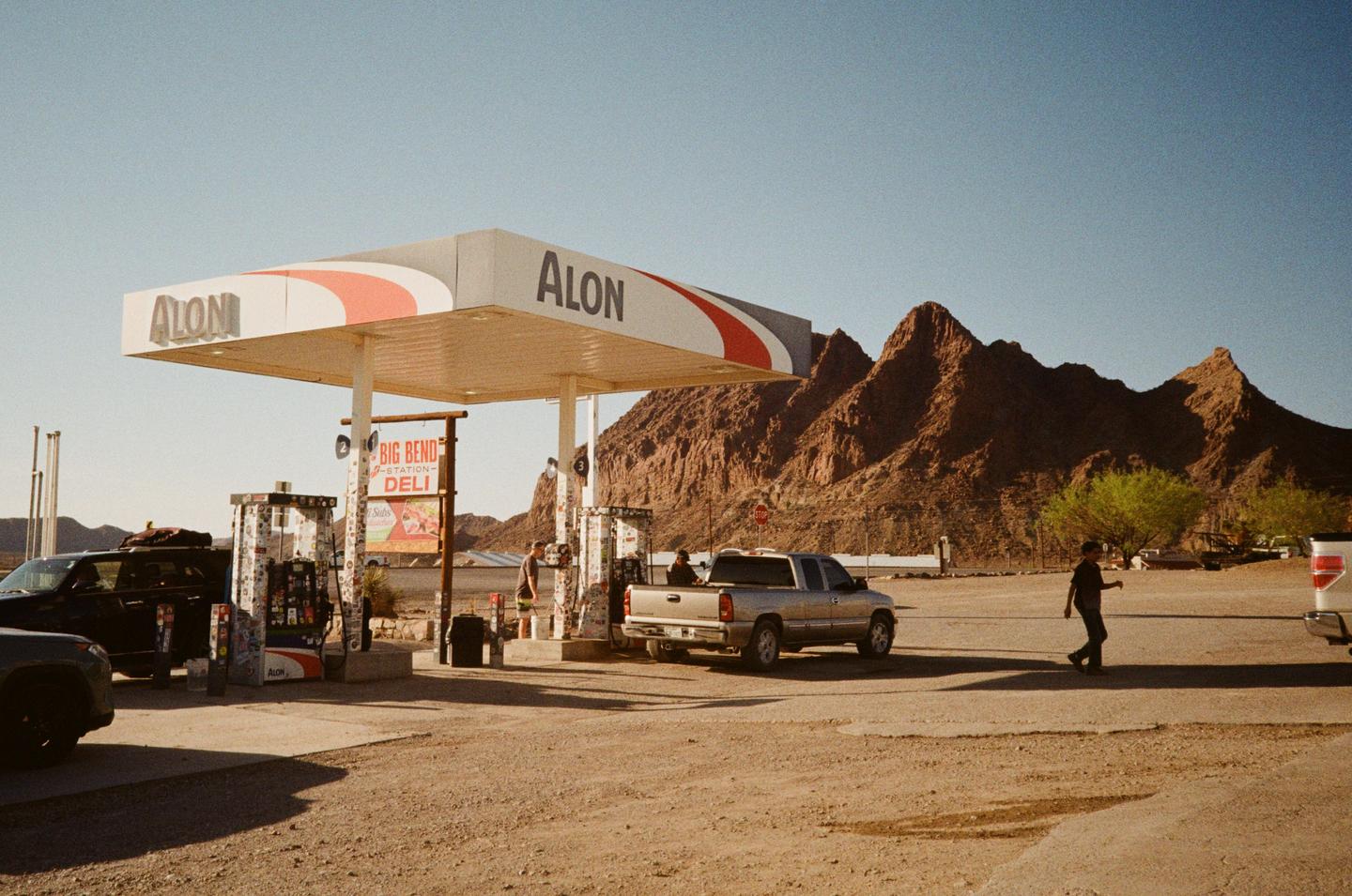 A gas station with a "Big Bend Deli" sign is visible in a desert landscape with mountains in the background.