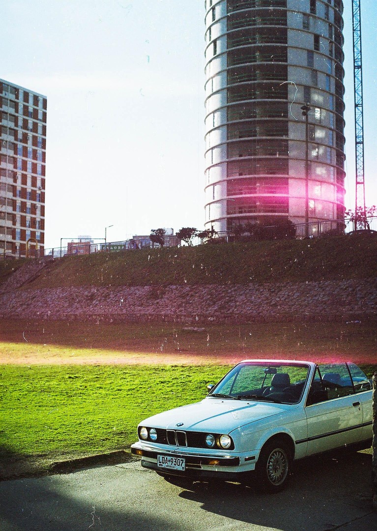 Nice results (i think) for a roll expired + 20 years ago. Canon AE1P + 50mm 1.4 + Kodak Gold 100, shot on KODAK GOLD 100