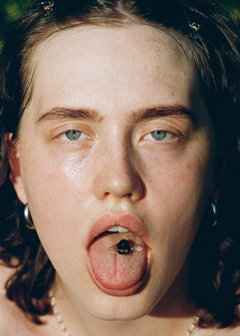 These are the first photos I share from my upcoming photo book. [Contax RTS, Kodak Gold 200], shot on CONTAX RTS