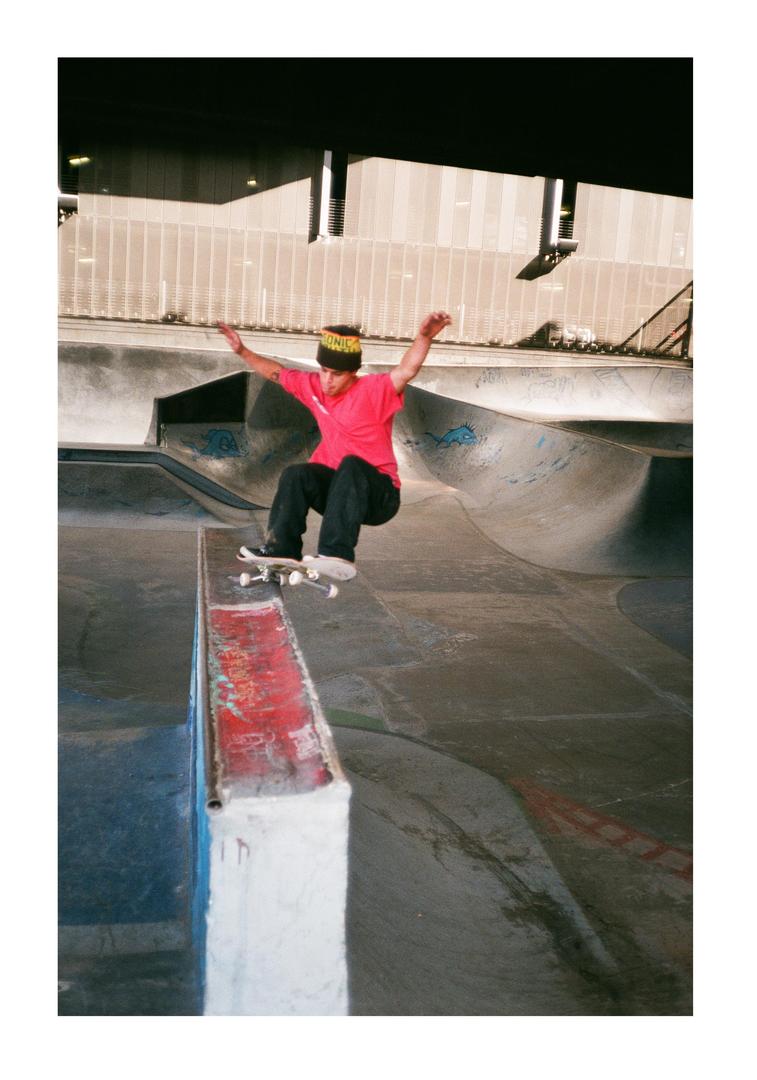 Burnside / Konica C35EF / Fuji Superia 400, shot on KONICA C35 EF