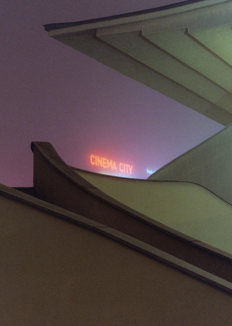 Forgotten pleasures | Canon T70 50mm | Cinestill 800T, shot on CANON T70