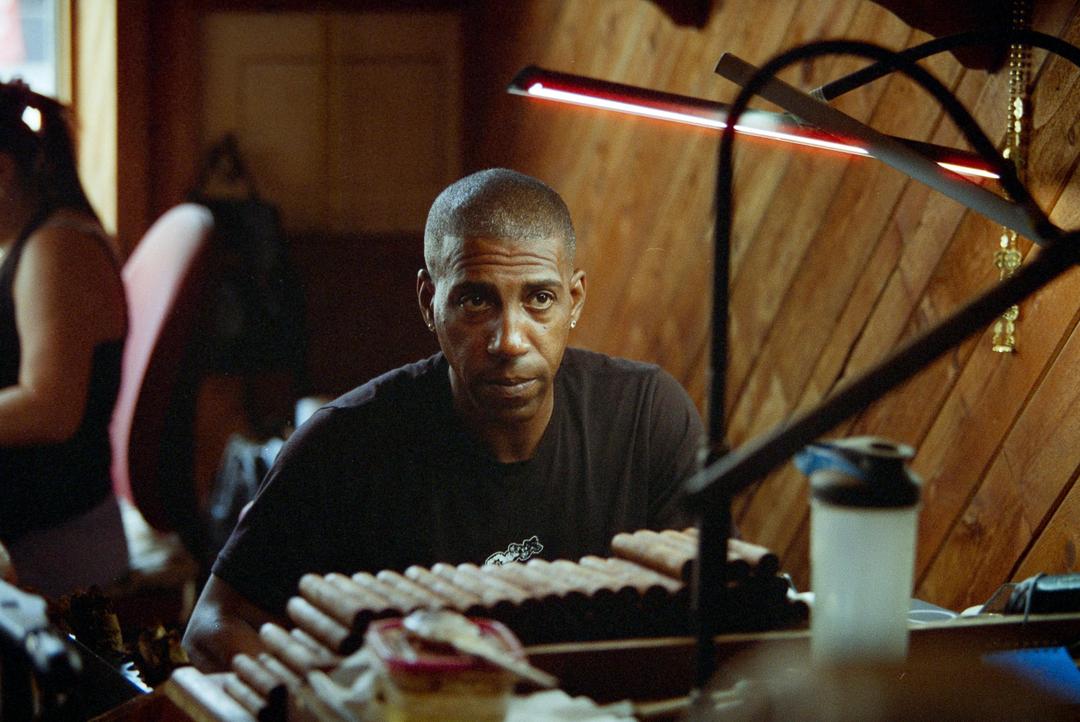 Rolling Cigars I Ybor City, Tampa, Florida | Canon ELANii w/ 24-70 f4 & 70-200 f2.8 | Candido 400, shot on CANDIDO 400
