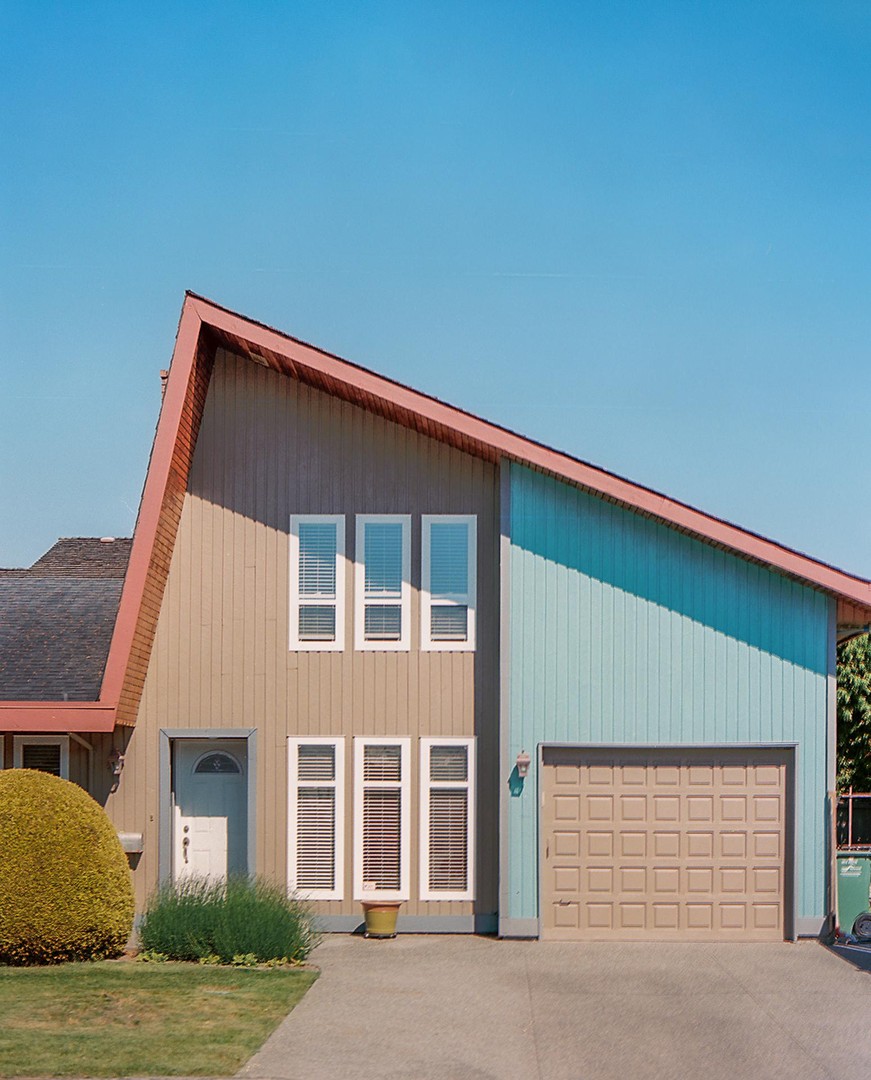 [mamiya 645, portra400, 80mm macro f4], tagged roof