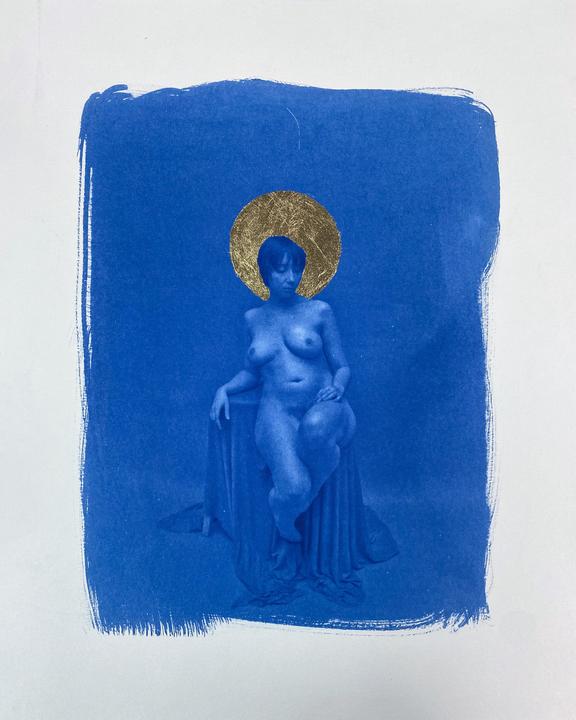 A nude woman sits on a draped stool with a gold leaf halo around her head, all rendered in blue.