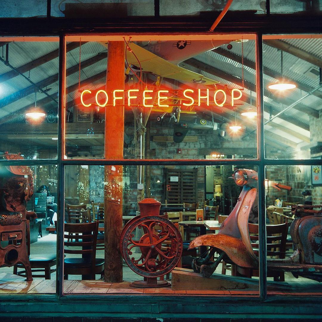 Support your local coffee shop | Yashica D | Cinestill 800T, shot on YASHICA D