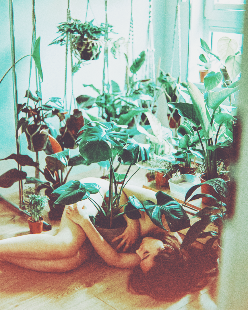 Plants mother - Pentax645N / Kodak Portra 160vc exp 2002, tagged nude