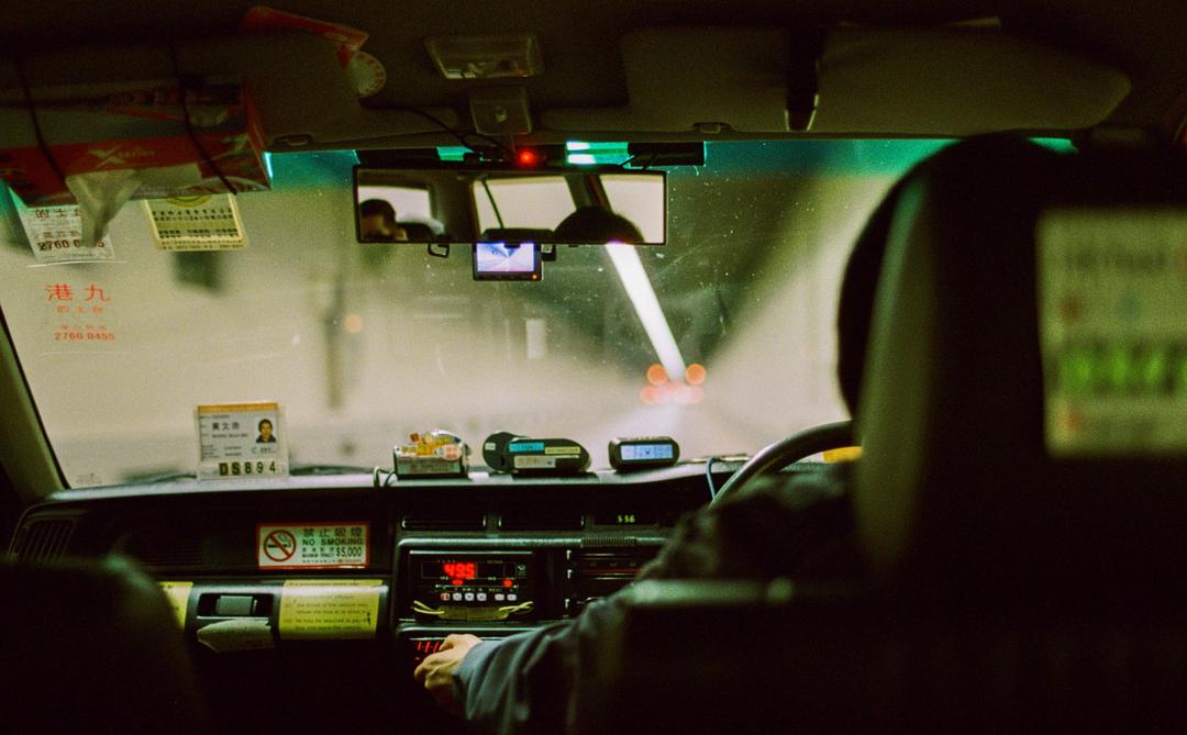Taxi home | Canon eos kiss 7 + 35mm f1.4 + Kodak Portra 800, shot on CANON EOS 300X